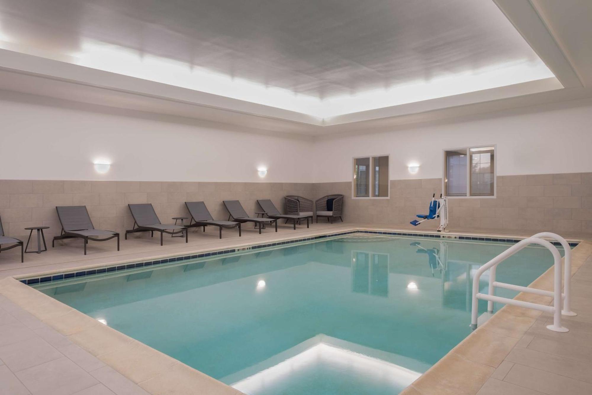 Homewood Suites Medford Exterior photo