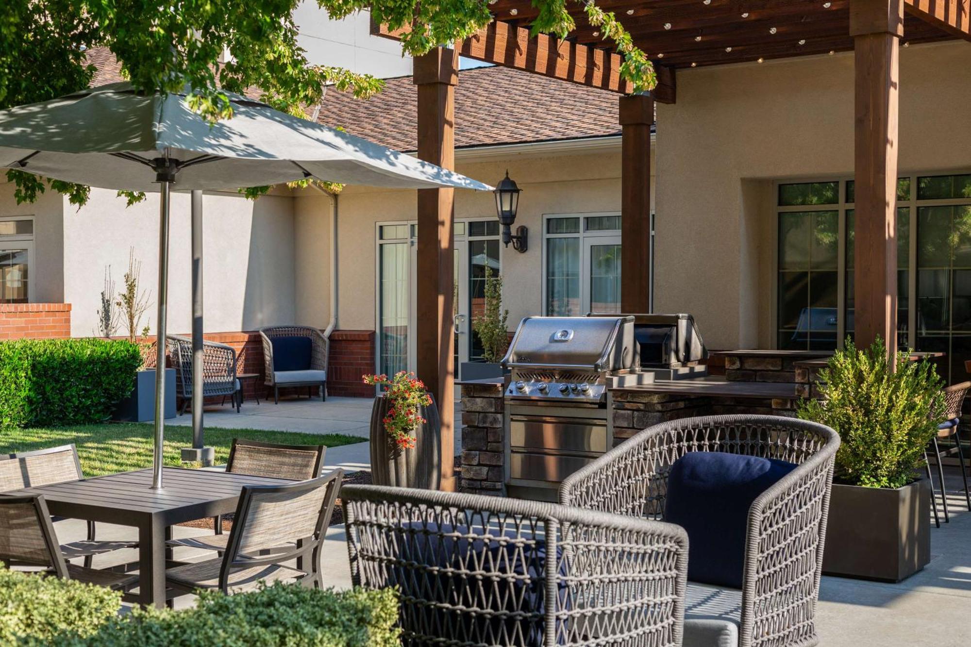 Homewood Suites Medford Exterior photo